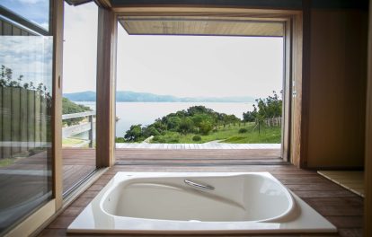 南風テラスお風呂から見る瀬戸内海の風景